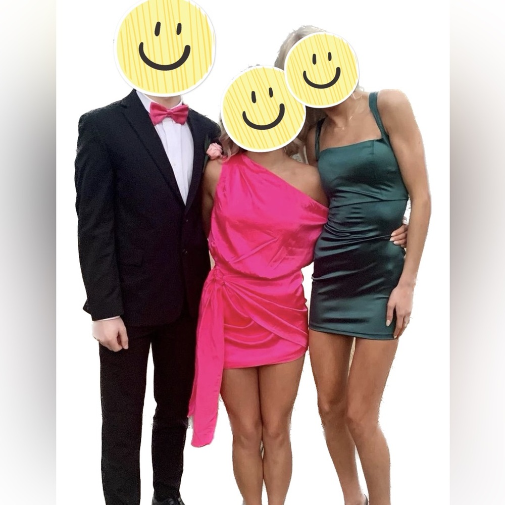 Women’s XS 2 HOCO homecoming cocktail hot pink mini dress off shoulder